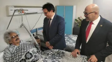 وزير الثقافة يلتقي بالكاتب صنع الله إبراهيم بعد إجرائه عملية جراحية