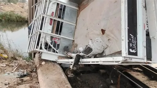تصادم قطار في أبو زعبل مع شاحنة في القليوبية دون وقوع إصابات.