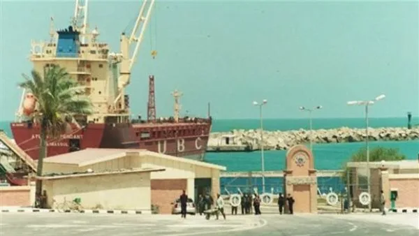 استئناف العمل في ميناء العريش البحري بعد تحسن الظروف الجوية استئناف العمل في ميناء العريش البحري بعد تحسن الظروف الجوية