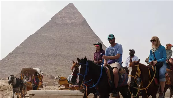 خبراء: الموسم الصيفي سيسجل تدفقًا كبيرًا من السياح من جميع أنحاء العالم خبراء: الموسم الصيفي سيسجل تدفقًا كبيرًا من السياح من جميع أنحاء العالم
