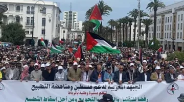 الجبهة المغربية تنظم مسيرة وطنية في الدار البيضاء احتجاجًا على التطبيع ومطالبة بوقف رسو سفن ‘مايرسك’