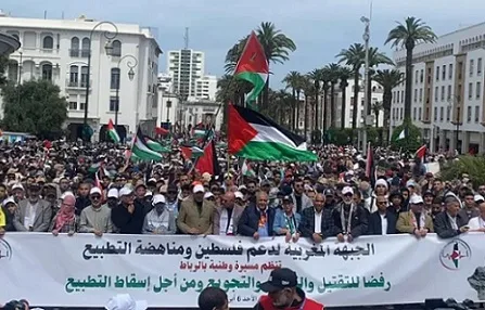 الجبهة المغربية تنظم مسيرة وطنية في الدار البيضاء احتجاجًا على التطبيع ومطالبة بوقف رسو سفن ‘مايرسك’