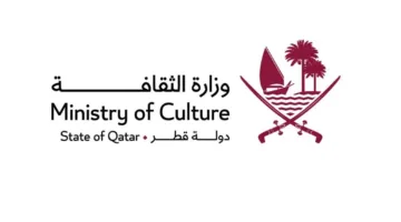 وزير الثقافة يطرح طابعاً تذكارياً لدار الكتب القطرية في معرض الدوحة الدولي للكتاب الرابع والثلاثين