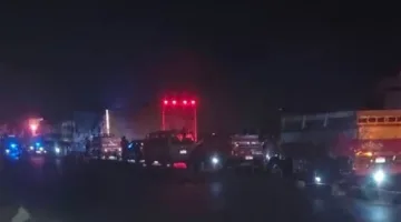 حادث تصادم بين سيارتي نقل على الطريق الإقليمي بالجيزة يؤدي إلى توقف الحركة المرورية