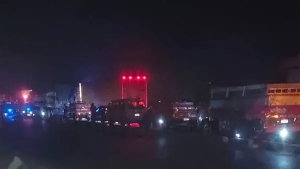 حادث تصادم بين سيارتي نقل على الطريق الإقليمي بالجيزة يؤدي إلى توقف الحركة المرورية حادث تصادم بين سيارتي نقل على الطريق الإقليمي بالجيزة يؤدي إلى توقف الحركة المرورية