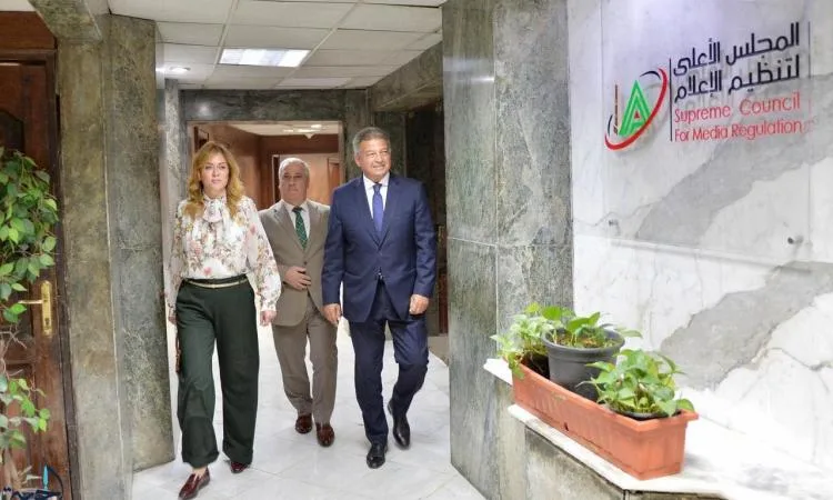 رئيس الهيئة العليا للإعلام يلتقي برئيس الهيئة الوطنية للصحافة ومدير الأكاديمية التدريبية
