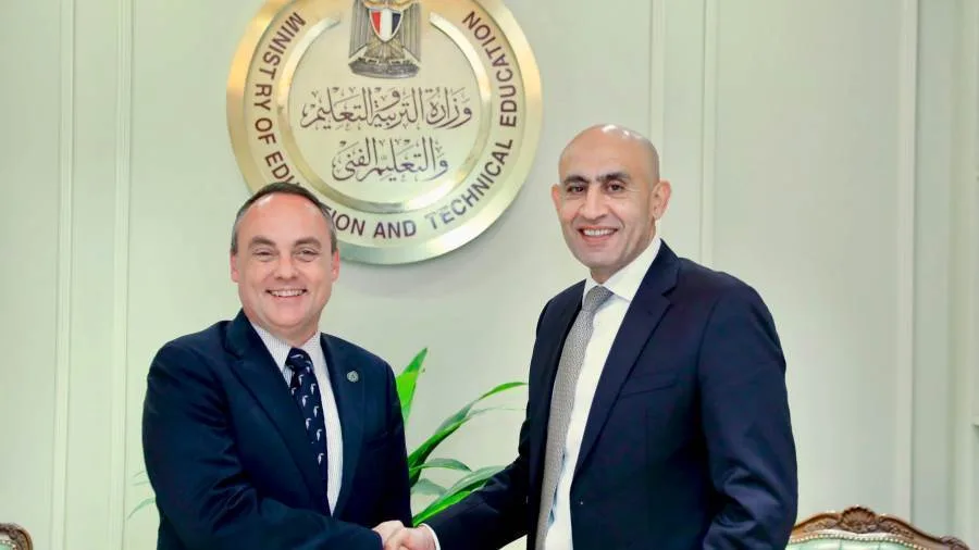 عبد اللطيف: دمج مفاهيم الصحة الإنجابية وتمكين الفتيات في البرامج والمناهج الدراسية