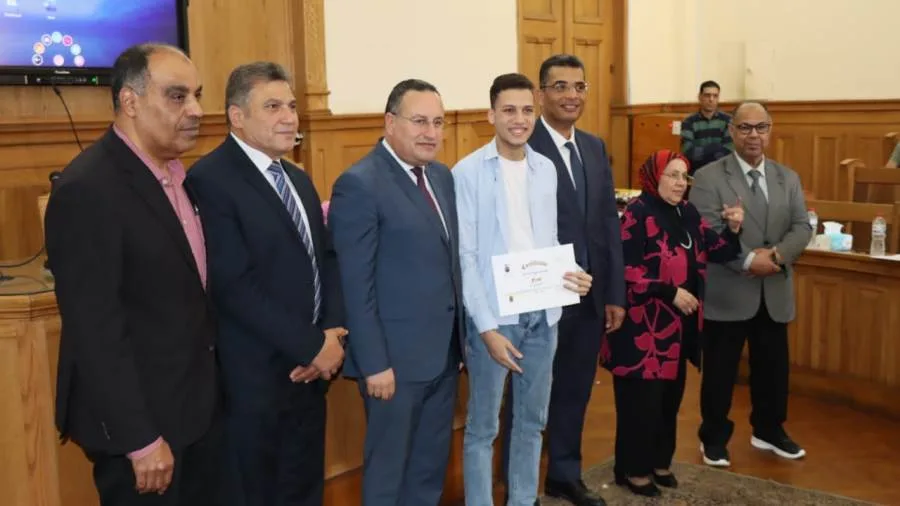 رئيس جامعة الإسكندرية يحضر احتفال تكريم الطلاب الحائزين على جائزة الدكتور منير محمد قنصوة الراحل