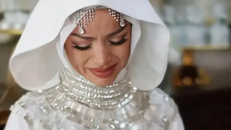 من هو زوج الشيف عبير الصغير بعد أن قدم لها مصحفًا كهدية زفاف؟