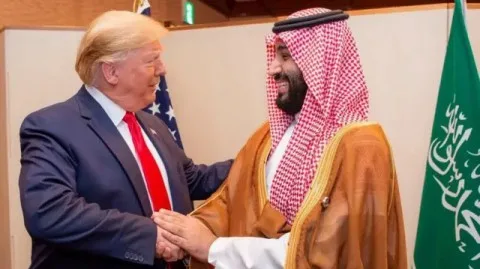 ترامب: الفلسطينيون في غزة يستحقون “مستقبلاً أفضل” وهجوم 7 أكتوبر كان ليُشكل فارقاً لو كان هناك رئيس آخر في أمريكا غير جو بايدن.. أطمح لانضمام السعودية إلى اتفاق أبراهام.