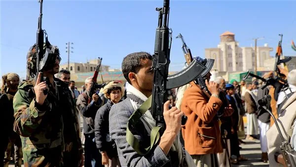 الحوثيون يعلنون استهداف مطار بن غوريون بصاروخ باليستي فوق صوتي الحوثيون يعلنون استهداف مطار بن غوريون بصاروخ باليستي فوق صوتي