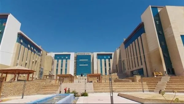 طالب من جامعة جنوب الوادي الخاصة يحصل على المركز الثالث في مسابقة الفيزياء. طالب من جامعة جنوب الوادي الخاصة يحصل على المركز الثالث في مسابقة الفيزياء.