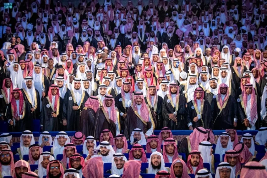 أمير المدينة يشرف على حفل تخرج طلاب الجامعة الإسلامية أمير المدينة يشرف على حفل تخرج طلاب الجامعة الإسلامية
