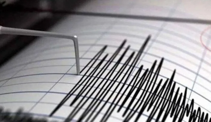 اليونان تنبه من احتمال تسونامي عقب الزلزال