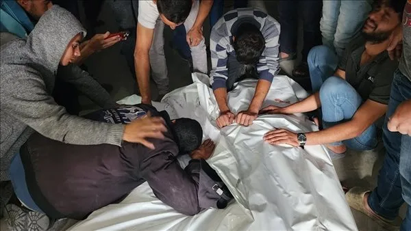 عاجل: استشهاد 4 أفراد نتيجة غارة للاحتلال على منزل في مخيم جباليا شمال غزة