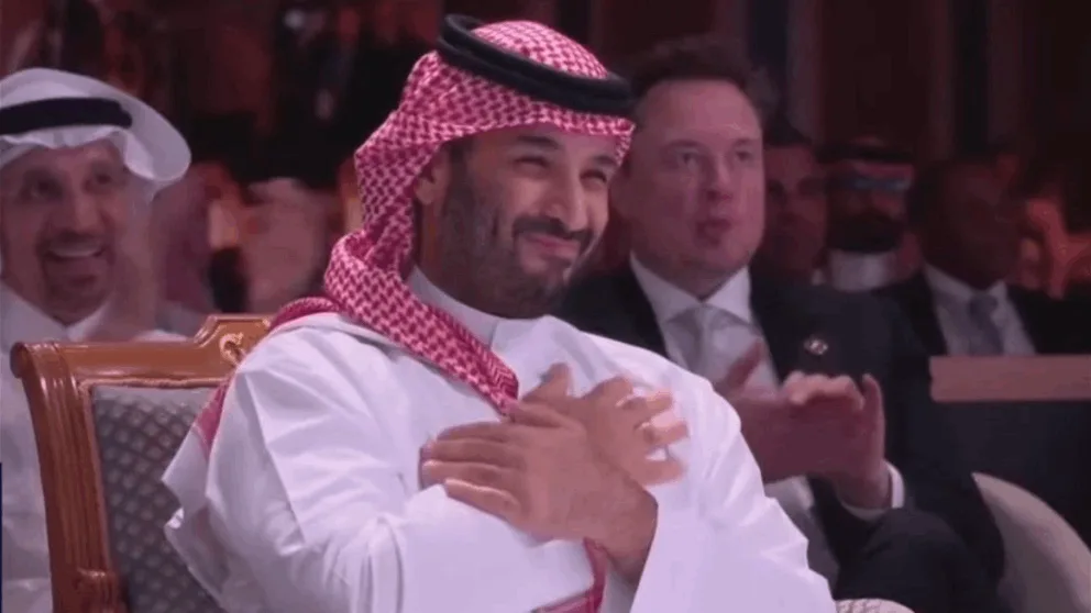 رد فعل الأمير السعودي بعد إعلان رفع العقوبات عن سوريا (فيديو)