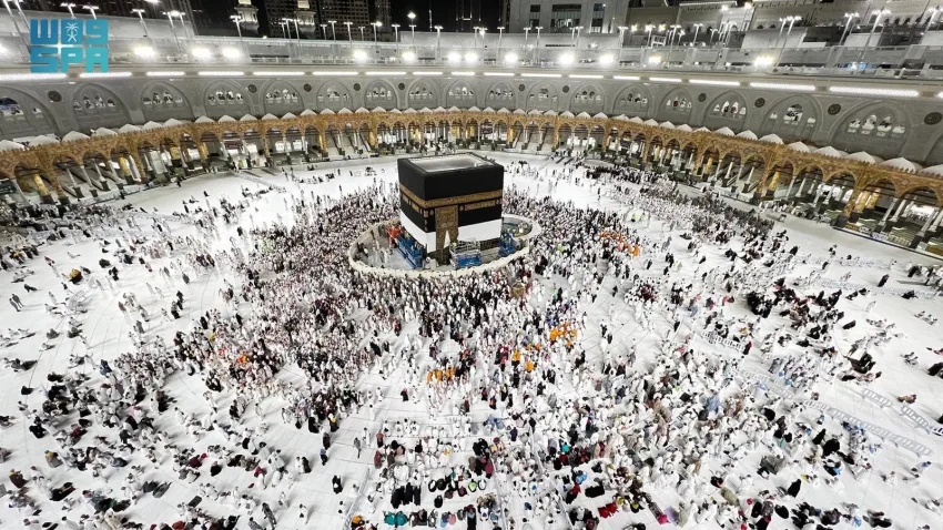 رفع ستار الكعبة المشرفة استعدادًا لموسم الحج (1446هـ)