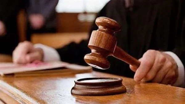 محكمة الجنايات في البحر الأحمر تنظر في قضية ثمانية متهمين بقتل امرأة وإخفاء جثتها في حقيبة سفر
