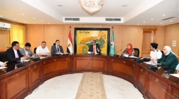 محافظ الفيوم يراجع استراتيجيات تعزيز الثروة السمكية وإعادة التوازن البيئي في بحيرة قارون
