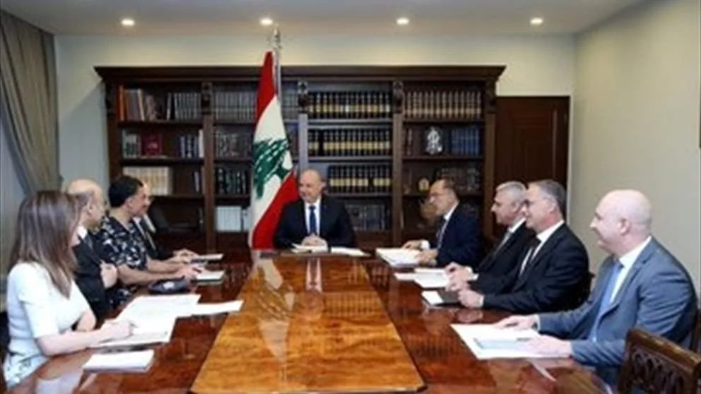 الرئيس عون يترأس اجتماعاً للأمن والإدارة بحضور وزير الداخلية الذي عرض عليه تفاصيل المرحلة الثانية من الانتخابات البلدية والاختيارية في شمال لبنان وعكار. الرئيس عون يترأس اجتماعاً للأمن والإدارة بحضور وزير الداخلية الذي عرض عليه تفاصيل المرحلة الثانية من الانتخابات البلدية والاختيارية في شمال لبنان وعكار.