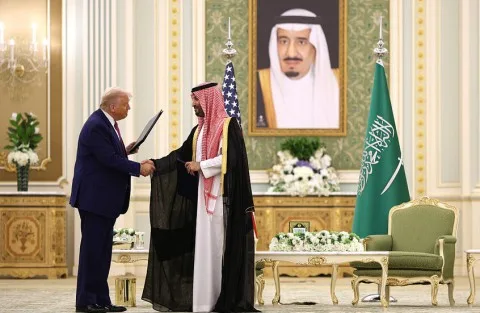 الرياض.. وصول الزعماء والمسؤولين المشاركين في القمة الخليجية الأمريكية الرياض.. وصول الزعماء والمسؤولين المشاركين في القمة الخليجية الأمريكية