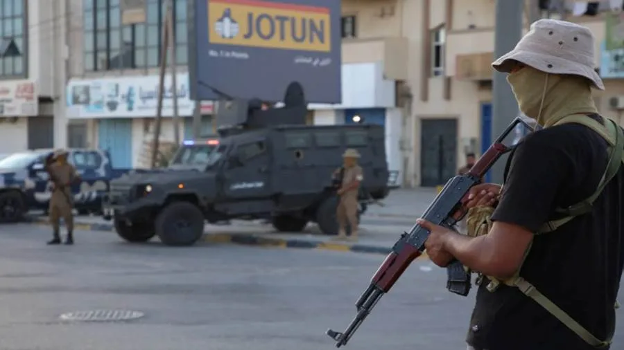 عاجل.. الفصائل تتصارع فيما بينها في العاصمة الليبية طرابلس.. وذات العماد يشهد حريقًا.