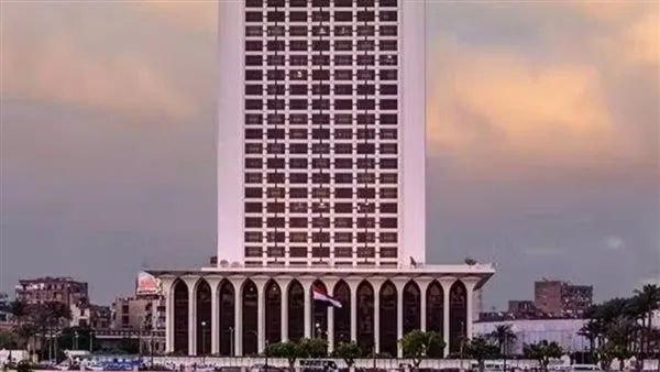 الخارجية: مصر تراقب الأحداث الأخيرة في ليبيا وندعو المصريين هناك إلى اتخاذ الحيطة والحذر. الخارجية: مصر تراقب الأحداث الأخيرة في ليبيا وندعو المصريين هناك إلى اتخاذ الحيطة والحذر.