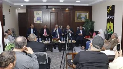 الحزب القومي المصري ينظم حلقة نقاش حول قانون الإيجار القديم ويعبر عن معارضته للمشروع المقترح.