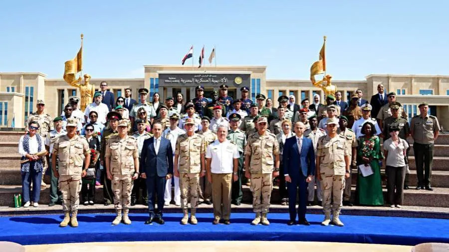 القوات المسلحة تنظم جولة للملحقين العسكريين في الأكاديمية العسكرية والمشروعات الوطنية