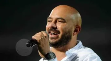 محمود العسيلي يجهز للسفر إلى عمان لإقامة حفلة موسيقية كبيرة في منتصف يونيو.