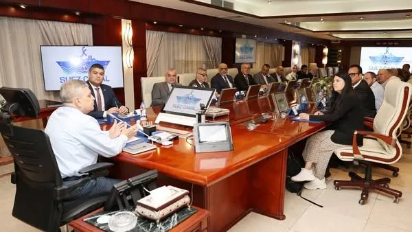 رئيس هيئة قناة السويس يستعرض مع وفد مجموعة ميرسك فرص التعاون المشترك.