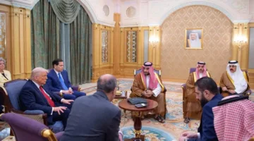 البيت الأبيض: الشرع أبلغ ترامب دعوة الشركات الأمريكية للاستثمار في قطاع النفط والغاز في سوريا.