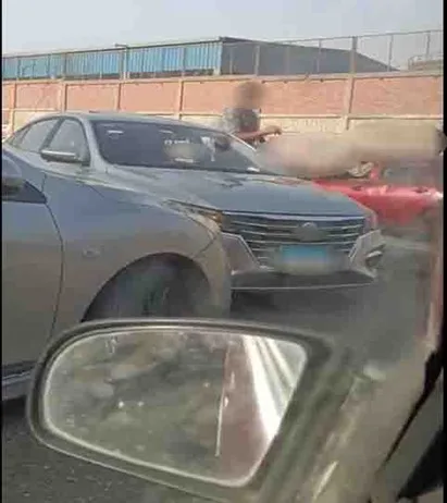 اعتقال قائد سيارة خاصة كان يسير في الاتجاه المعاكس وأدى حركات غير لائقة لشخص في الشروق