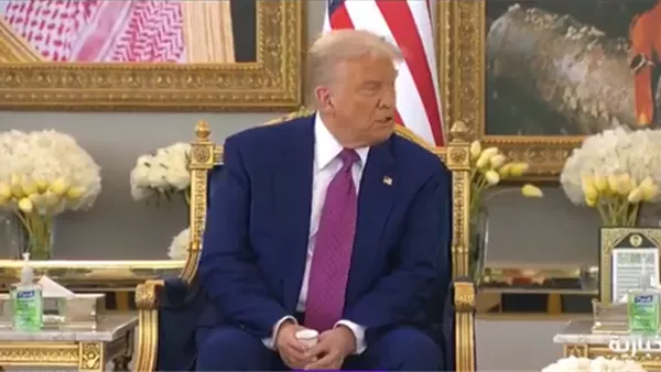 في الوقت الذي يسافر فيه ترامب إلى قطر، وفد إسرائيلي يلتقي المبعوث الأمريكي.. وحماس تشارك بطريقة غير مباشرة في المحادثات في الدوحة. في الوقت الذي يسافر فيه ترامب إلى قطر، وفد إسرائيلي يلتقي المبعوث الأمريكي.. وحماس تشارك بطريقة غير مباشرة في المحادثات في الدوحة.