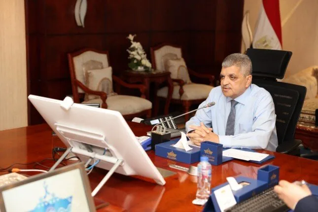 الفريق ربيع يستقبل وفد ميرسك العالمية لمناقشة فرص التعاون المشترك