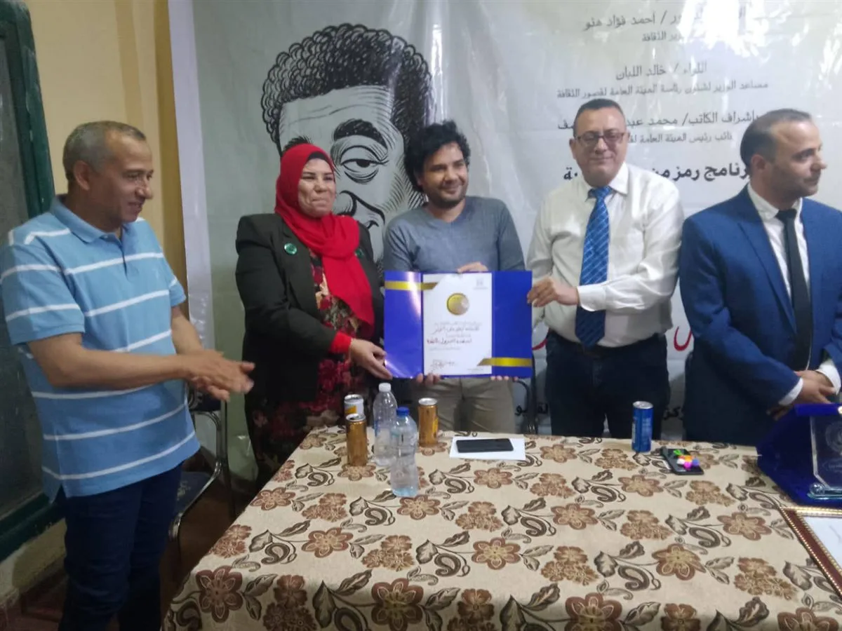ثقافة القصور تكرم رحلة الفنان الرائد في فن الكاريكاتير محمد رخا