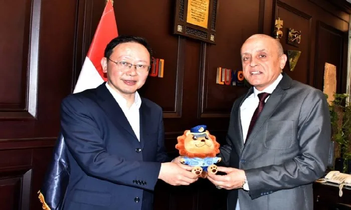 محافظ الأقصر يستقبل وفدًا صينيًا رفيعًا لمناقشة فرص الاستثمار في السياحة والزراعة والطاقة