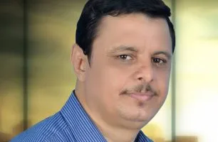 ترامب في الرياض: glory in wealth, not war—seeking a peaceful resolution for the Yemeni crisis.