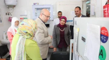 محافظ بني سويف يزور الوحدة الصحية في دشطوط للاطلاع على سير العمل فيها.