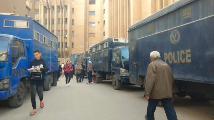 الحكم مدى الحياة و15 عاماً للمدانين بقتل طفل طعناً في شبرا الخيمة