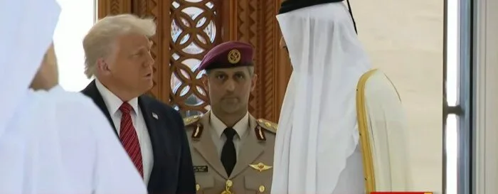 الرئيس الأمريكي يصل إلى القصر الأميري في قطر في بداية زيارته للدوحة