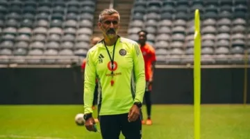 مصدر من الأهلي: ريفيرو يصل يوم الجمعة وموعد انضمامه لتدريبات الفريق.