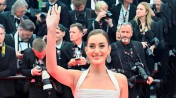 مؤسسة البحر الأحمر تكرم أمينة خليل خلال احتفال المرأة في السينما بمهرجان كان