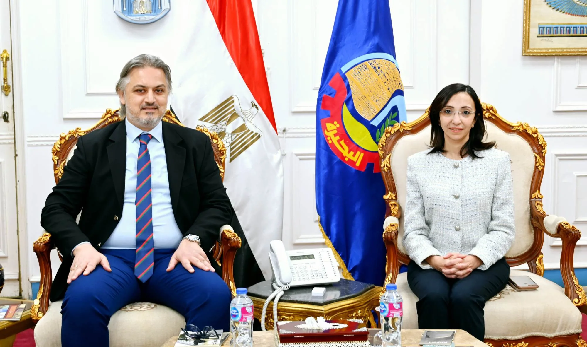 لتعزيز التعاون والشراكة بين البلدين.. محافظ البحيرة تستقبل القنصل العام لليونان