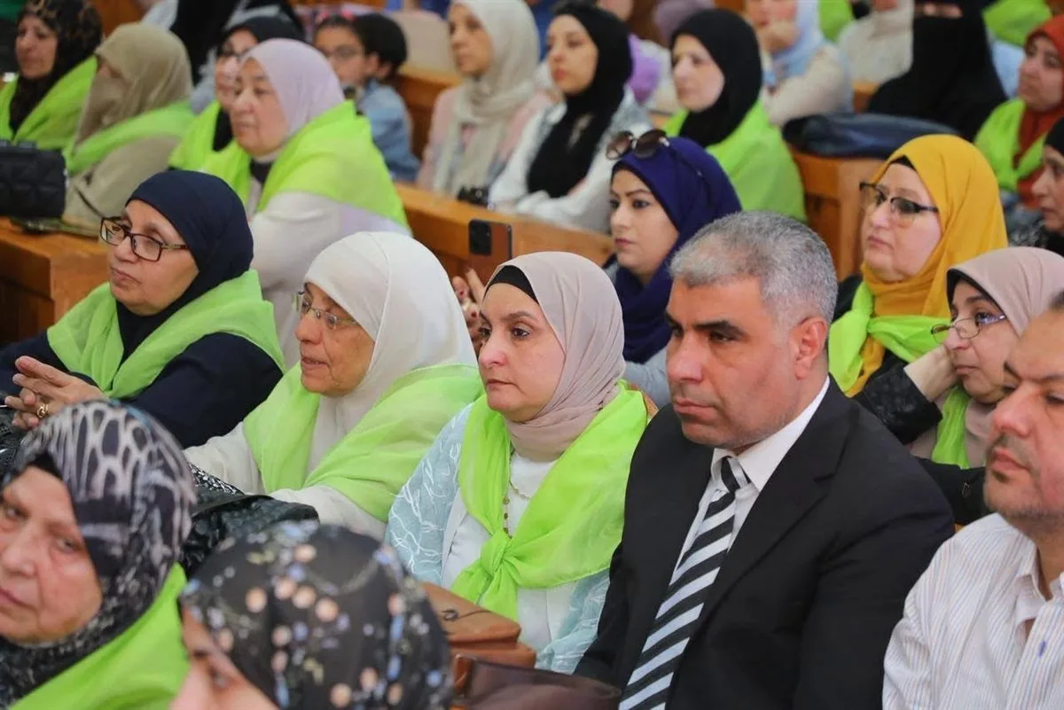 بمشاركة الأزهر والأوقاف والكنيسة.. محافظ دمياط يوزع تأشيرات الحج بمشاركة الأزهر والأوقاف والكنيسة.. محافظ دمياط يوزع تأشيرات الحج