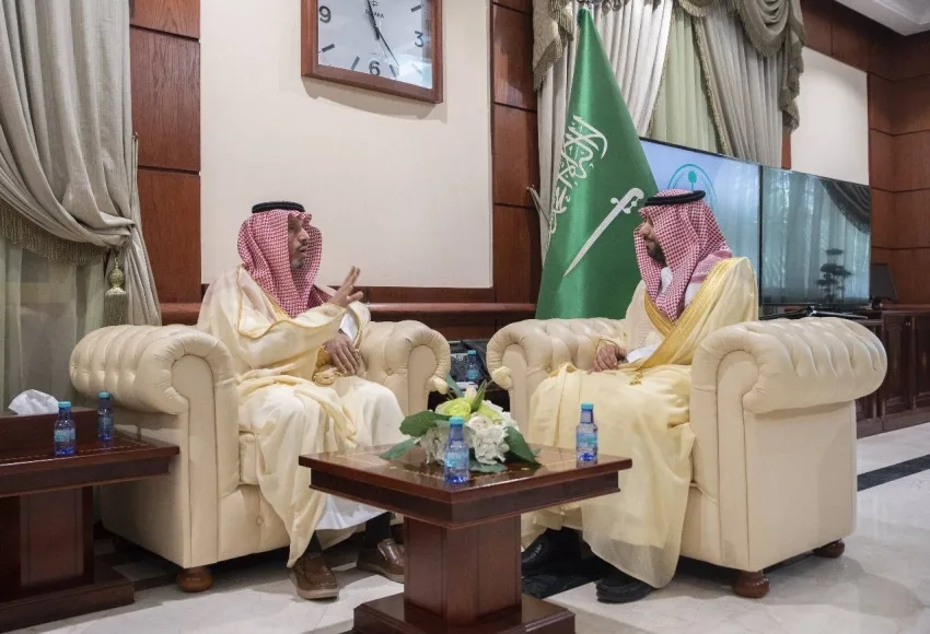 هيئة الهلال الأحمر في القصيم تقدم شهادة الالتزام بالإسعاف في مقر محافظة عنيزة ضمن مشروع معاذ هيئة الهلال الأحمر في القصيم تقدم شهادة الالتزام بالإسعاف في مقر محافظة عنيزة ضمن مشروع معاذ
