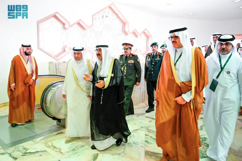 أمير الكويت يغادر العاصمة السعودية الرياض أمير الكويت يغادر العاصمة السعودية الرياض