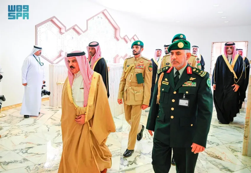 ملك البحرين يغادر العاصمة السعودية الرياض ملك البحرين يغادر العاصمة السعودية الرياض