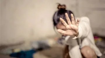 اعتقال موظف حاول الاعتداء على امرأة وهددها بابنتها في المرج
