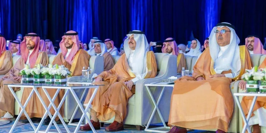 أمير المنطقة الشرقية يطلق فعاليات مؤتمر التحول الرقمي 2025